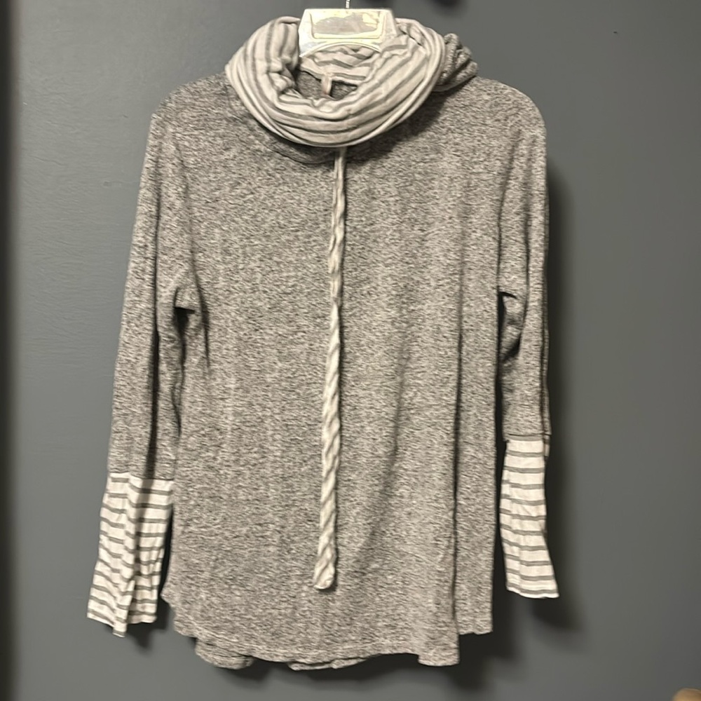 My story thin sweater, baggy neck